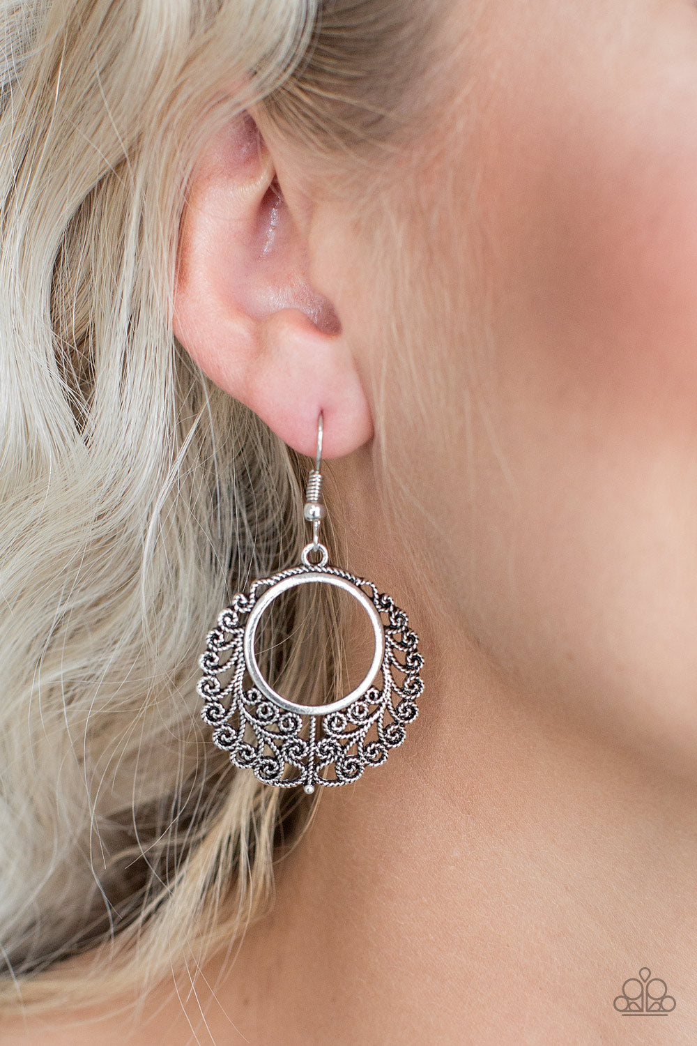 Grapevine Glamorous - Silver - Paparazzi